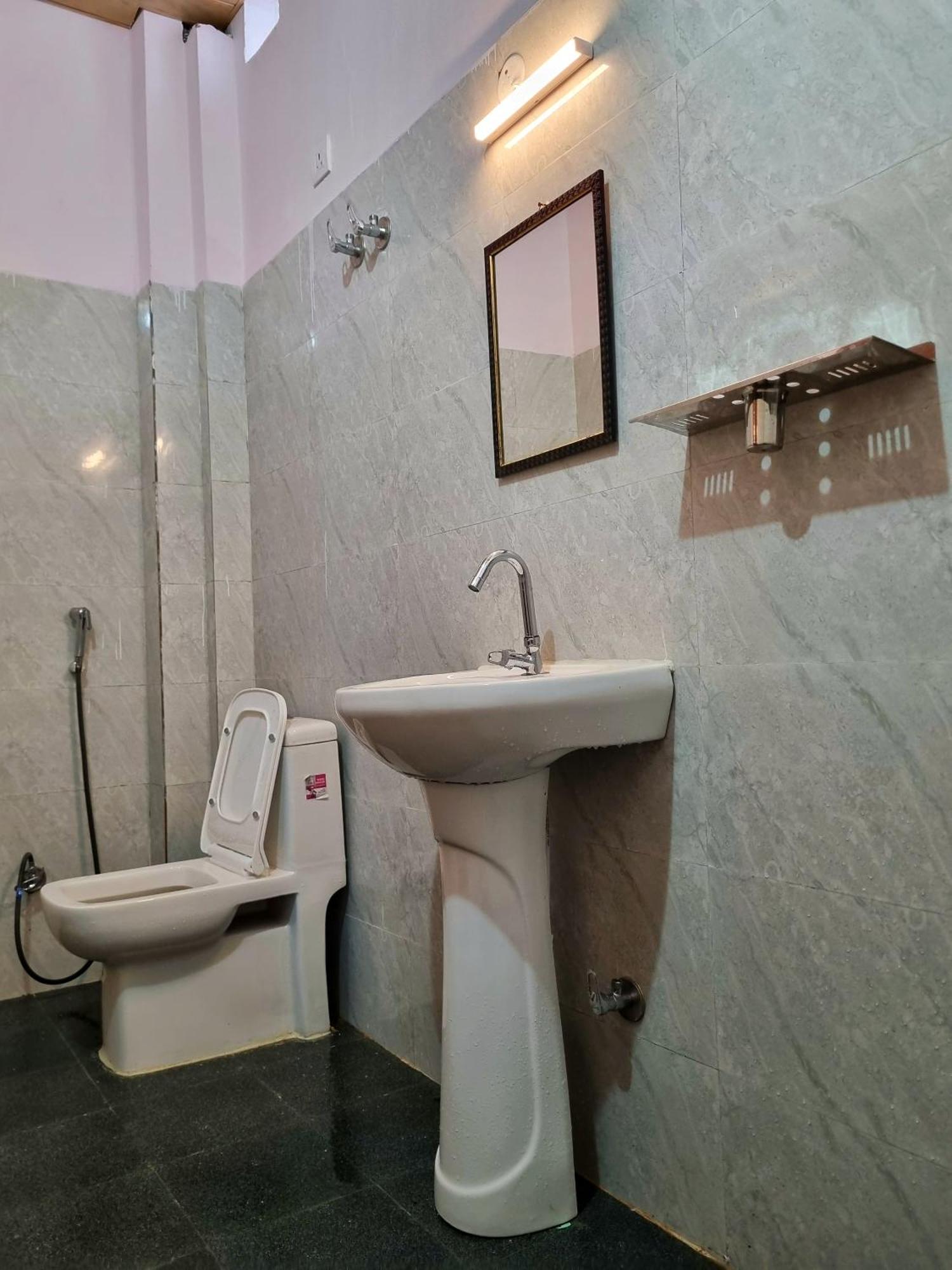 Landlopers Hostel Rishīkesh المظهر الخارجي الصورة