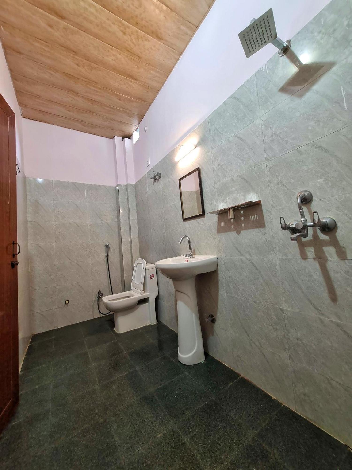 Landlopers Hostel Rishīkesh المظهر الخارجي الصورة