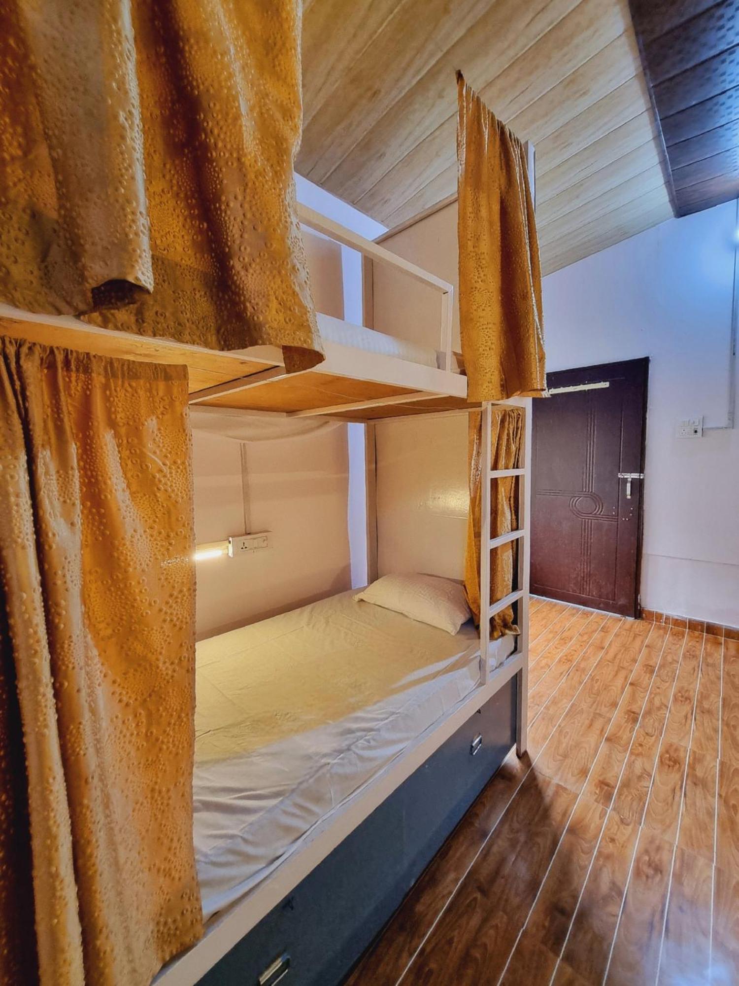Landlopers Hostel Rishīkesh المظهر الخارجي الصورة